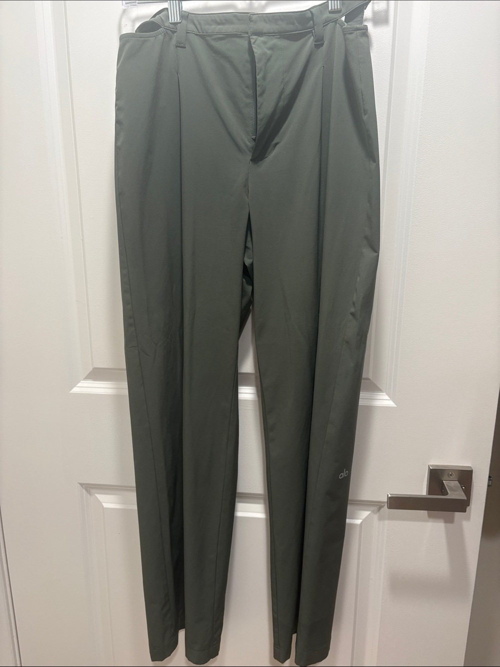 ALO Yoga Men’s Slim Tapered Pants in Olive